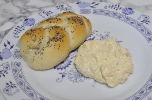 Jesenická pomazánka z pečeného česneku – Snadné recept z Česko kuchyně, hotový za Do 30 minut